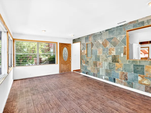 6015 Independence Avenue image 5 of 85