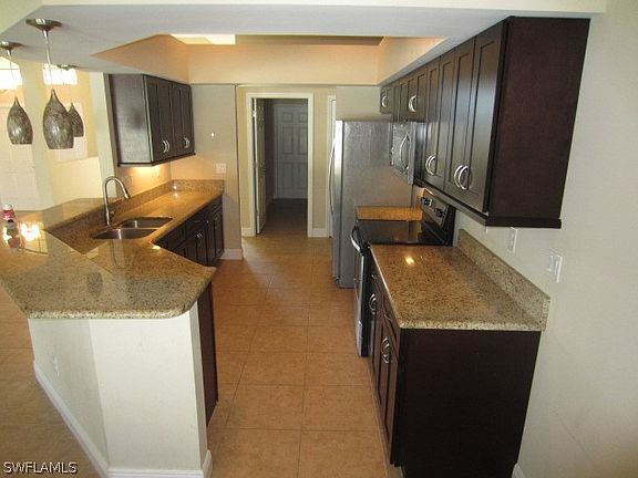 4th image of 203 SE 19th Terrace Cpe