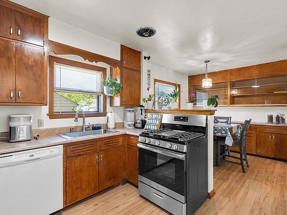 2nd image of 2781 S 76th STREET