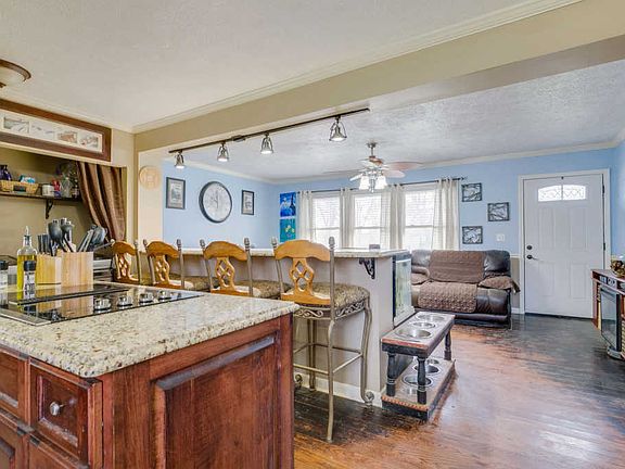 5th image of 298 Grace Ave
