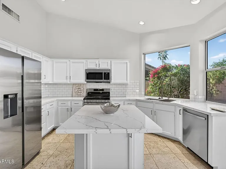 5434 E Campo Bello Dr — Photo 3
