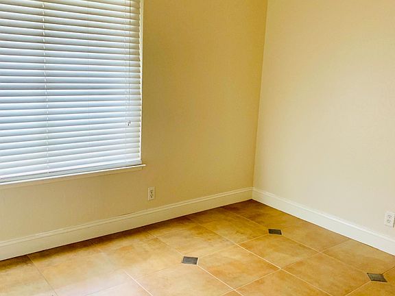 4th image of 514 Edelweiss Dr