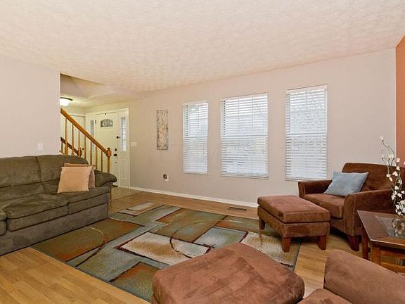 4th image of 585 Woodbay Dr