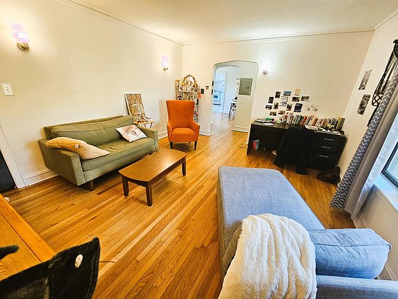 3rd image of 1700 W Ainslie St #1E
