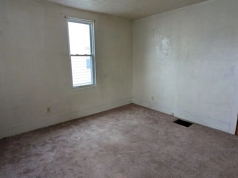1316 4th St NE — Photo 3