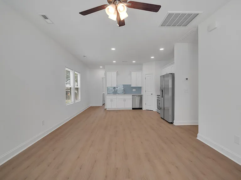 233 Broad St — Photo 5