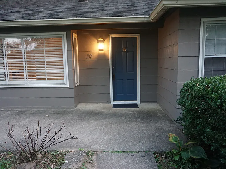 20 Devonshire Pl — Photo 3