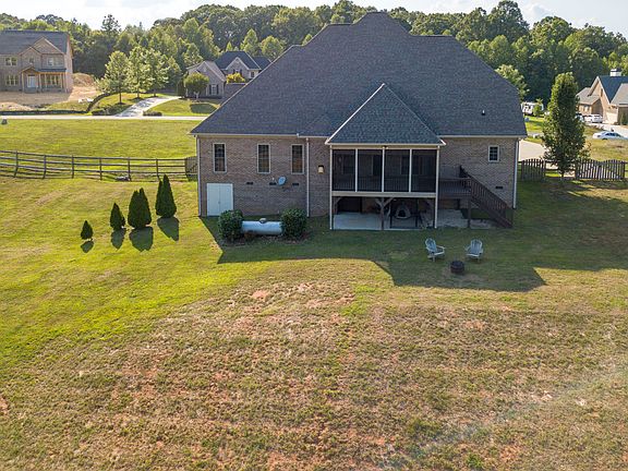 5th image of 2815 Harrington Pl