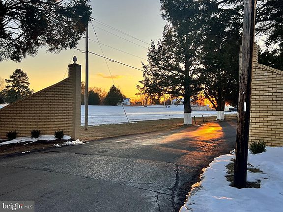 5th image of Longview Blvd