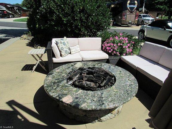 3rd image of 2524 Edmonds Rd #62