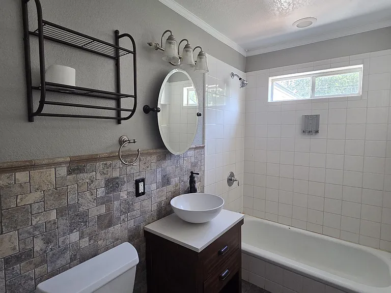 215 E Myrtle Dr — Photo 9