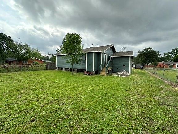 5th image of 11013 Pandora Dr