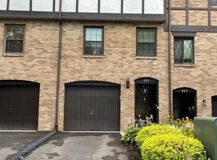 805 Newton Sq, Coraopolis, PA 15108
