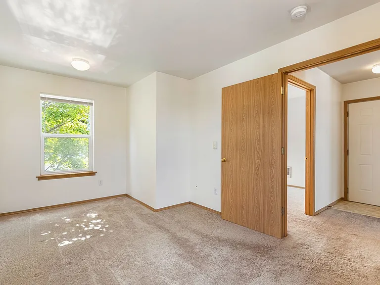 617 N State St — Photo 26