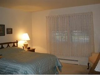 4th image of 8 Edgewater Dr
