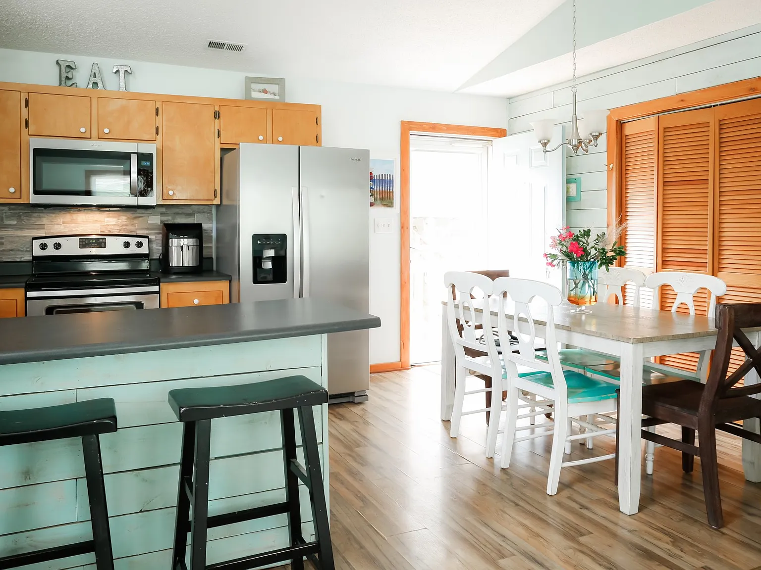 2 bed, 832 sqft, $1,795 — Photo 3