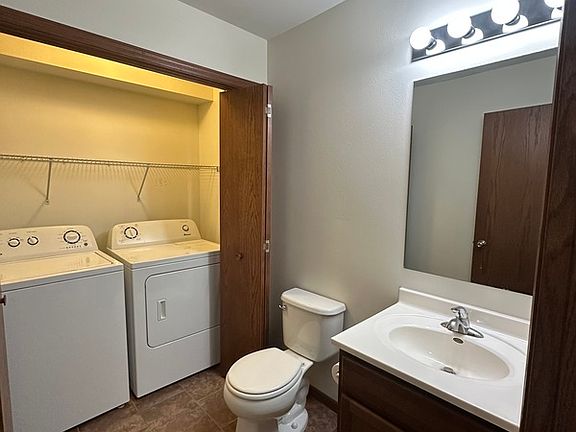 5th image of 1115 Prairie Rose Dr SW Suite D