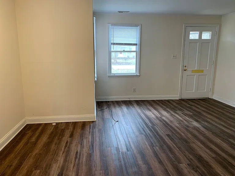 712 Hartford Rd — Photo 5