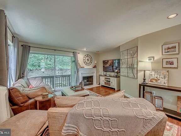 5th image of 336 Cashel Ct