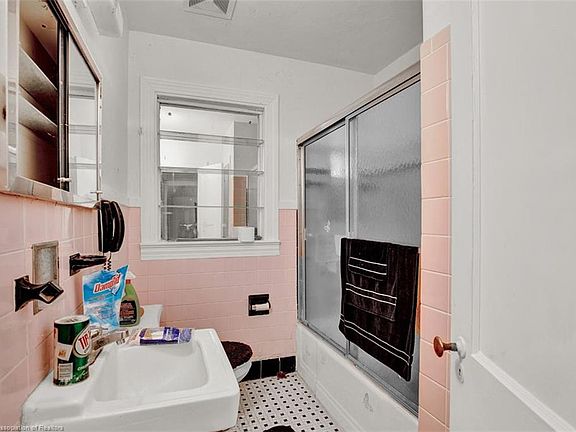 5th image of 1361 Lakeview Dr