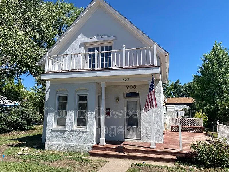 3 bed, 2.0 bath, 1685 sqft, $1,800 — Photo 2