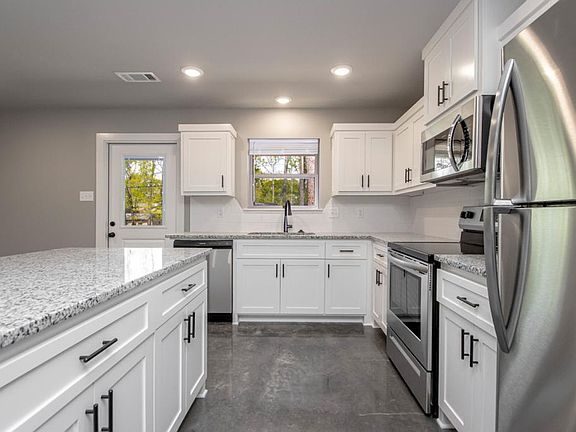 4th image of 106 Hemlock Ave