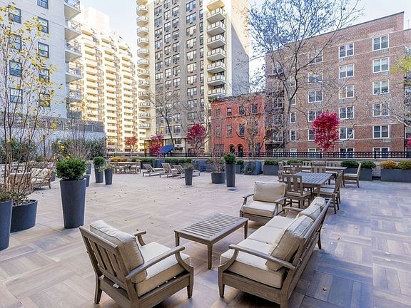 5th image of 305 E 86th St APT 21NW