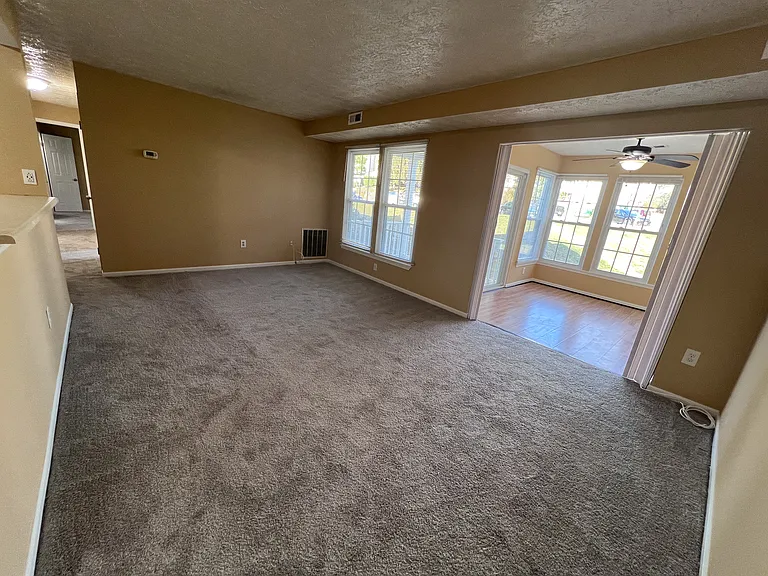782 Southern Hills Dr — Photo 2