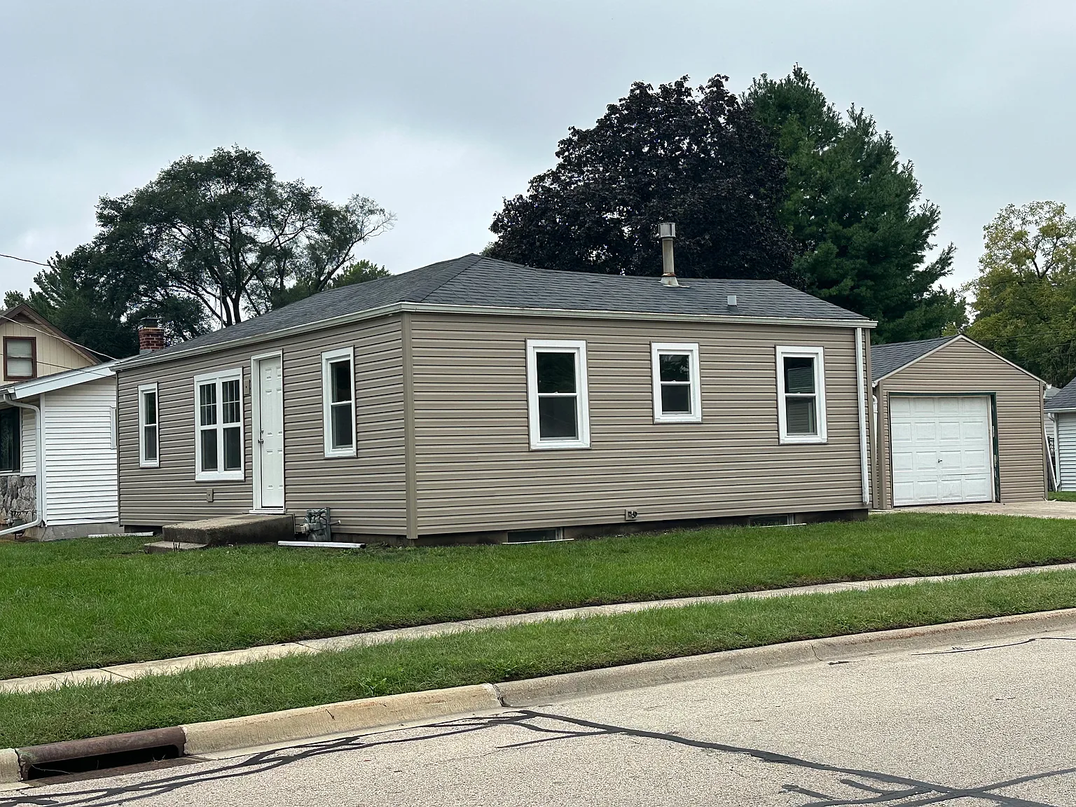 2 bed, 900 sqft, $1,800 — Photo 2