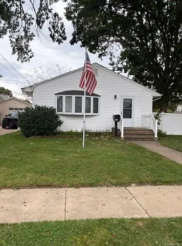 3 bed, 2.0 bath, 1190 sqft, $4,000 — Photo 2