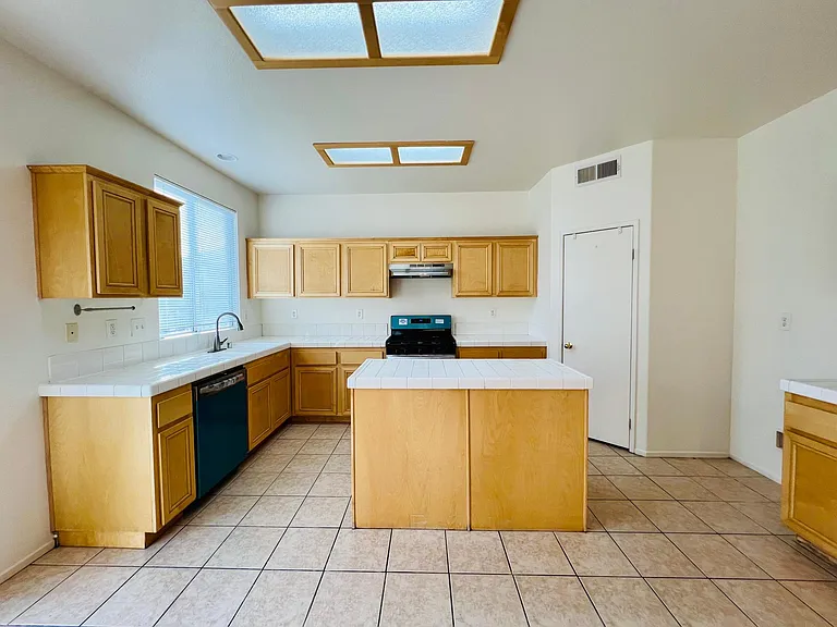 13613 Ashmont Rd — Photo 7