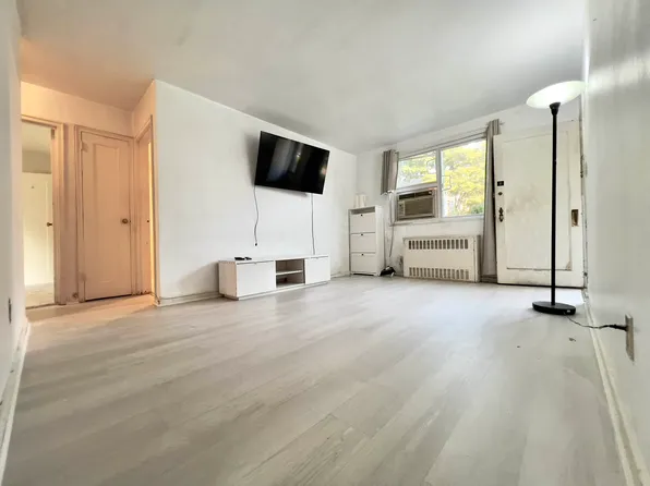 216-25 73rd Avenue image 9 of 32