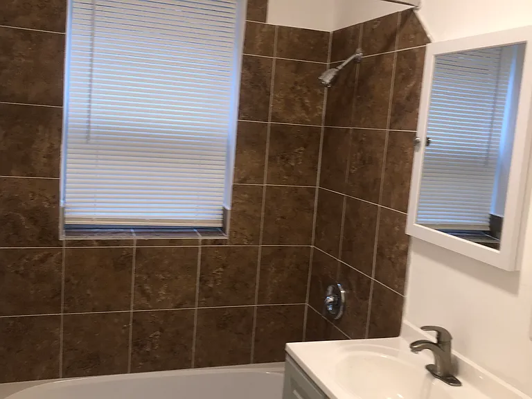 5235 Bancroft Ave — Photo 4