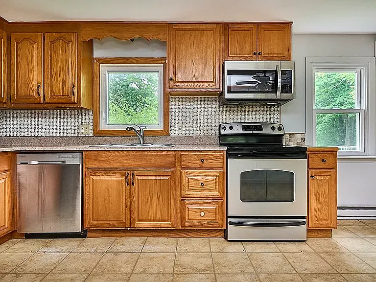 85 Longmeadow Dr — Photo 3