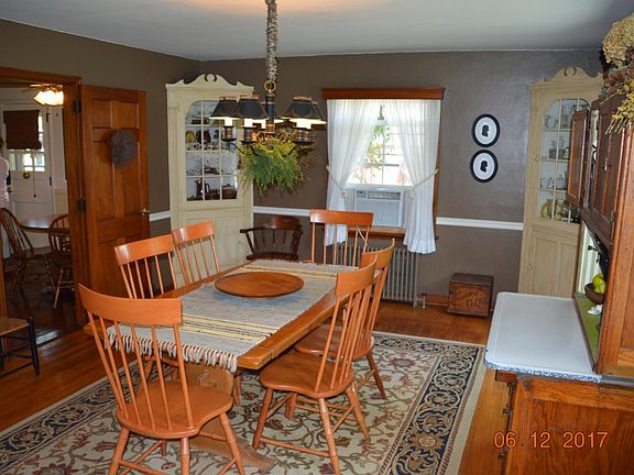 4th image of 209 S Walnut St