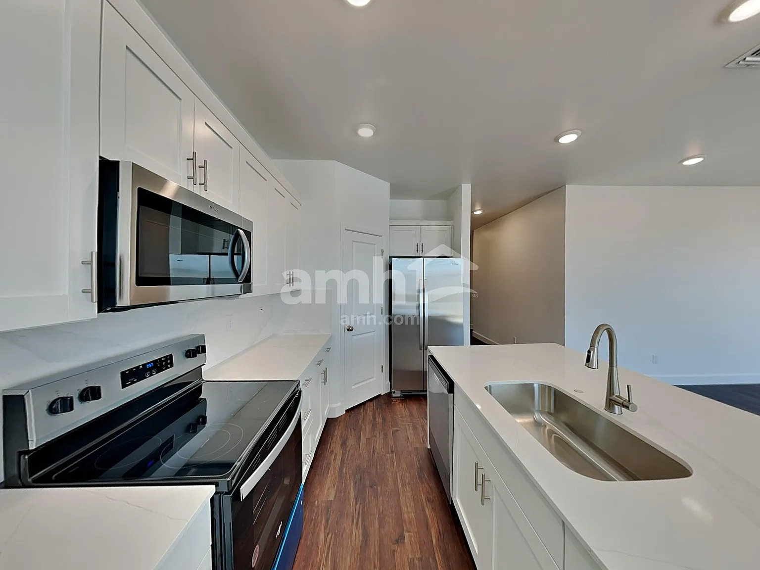 3 bed, 2.0 bath, 1452 sqft, $2,230 — Photo 3