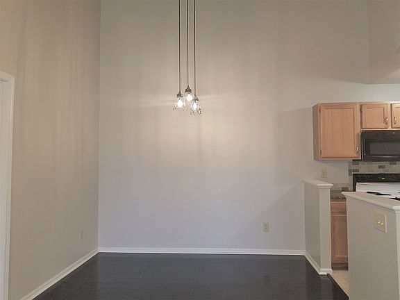 4th image of 460 Marian Ln APT 12