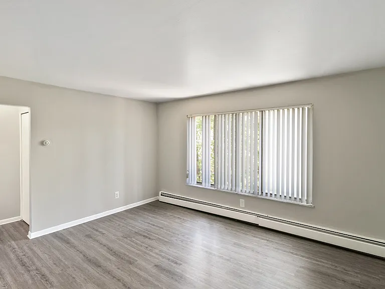 Lakeshore Apartments- New Baltimore — Photo 18