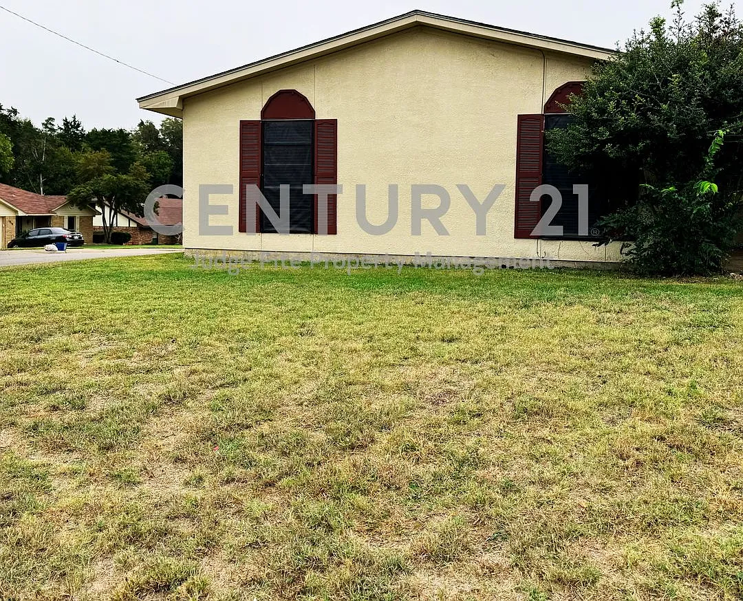 Charming 3/2 Duplex with 2 Car Carport in Duncanville For Rent! — Photo 1