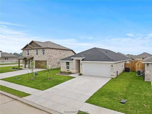 2nd image of 2203 Spyglass Dr