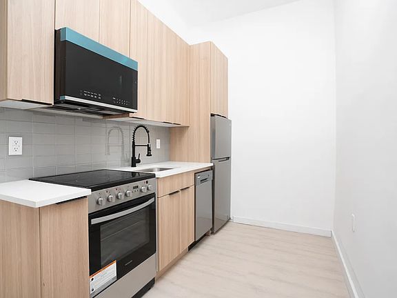 4th image of 119 Elizabeth St #3