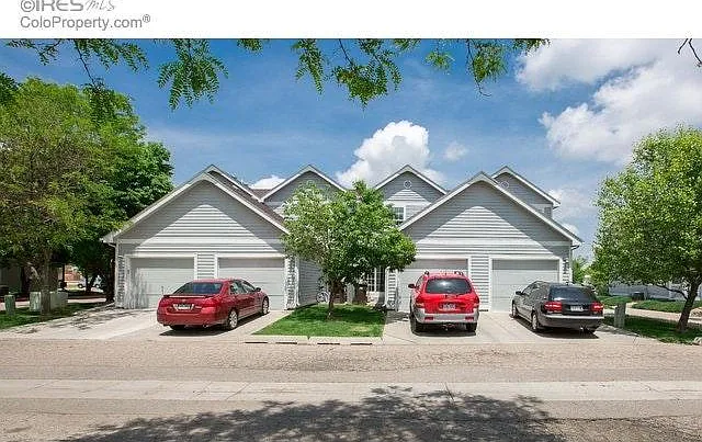 1115 W Swallow Road — Photo 3