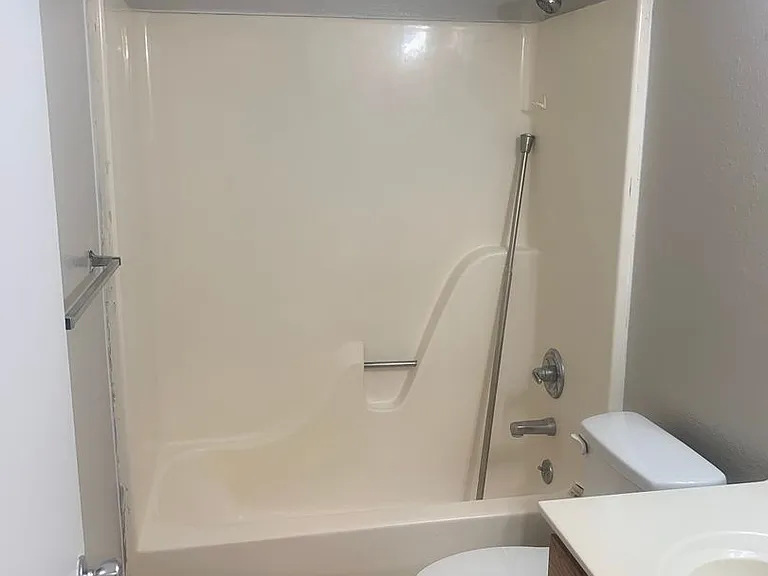 305 Pine St — Photo 15