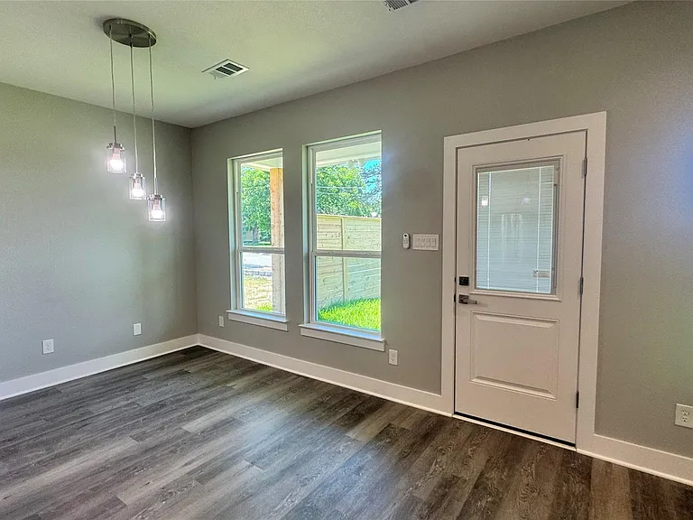 737 Ebenezer Ln — Photo 12