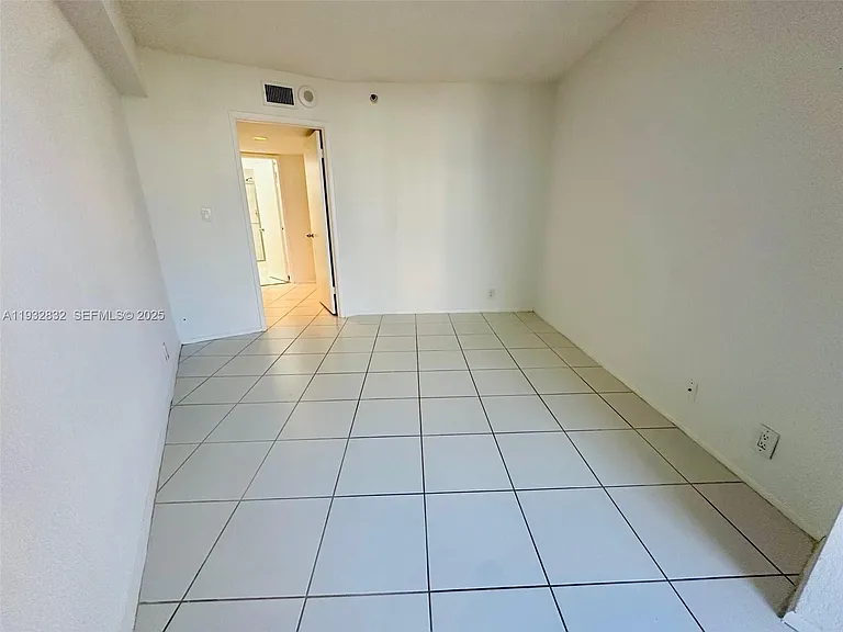 19101 NE 36th Ct #1409 — Photo 10