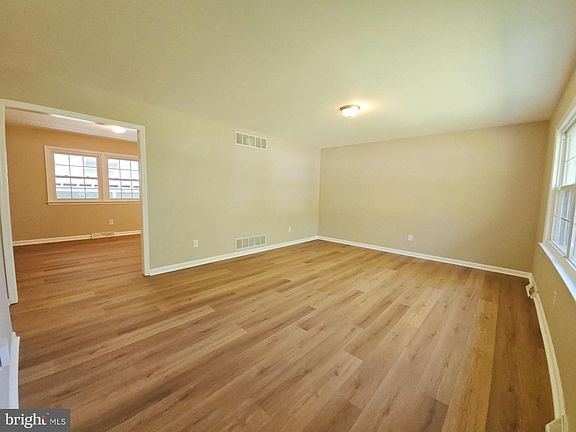 5th image of 107 N Green St