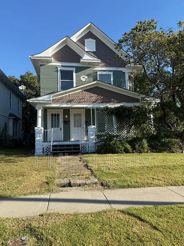 1 bed, 1.0 bath, 856 sqft, $900 — Photo 2