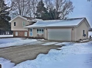 667 County Road 100, Fremont, OH 43420
