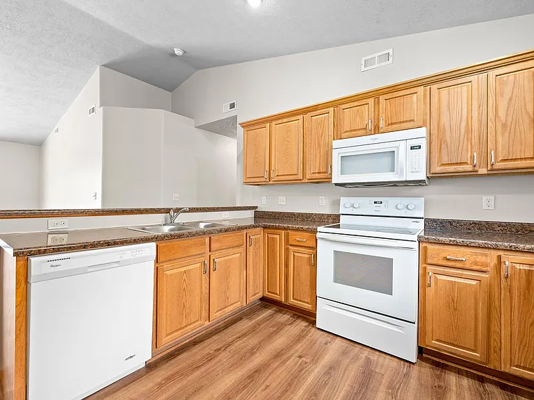 305 E 5th St #UPPER — Photo 8