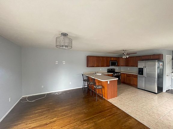 5th image of 94 Greaves Ave #1